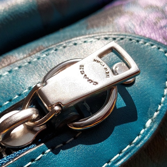 Coach Lilly Carryall with Jumbo Floral print, NWT - Picture 9 of 16